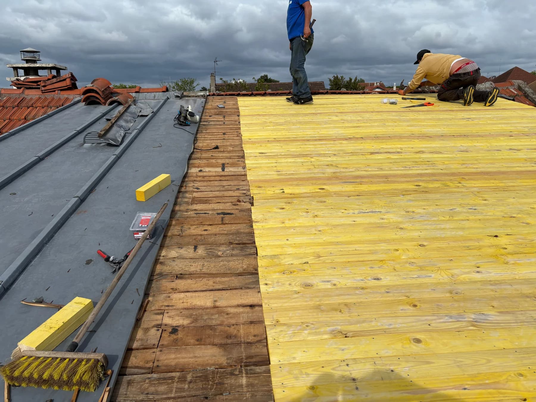 Couverture zinc à joint debout sur voligeage neuf traité — travaux de zinguerie ETS Louis Couvreur