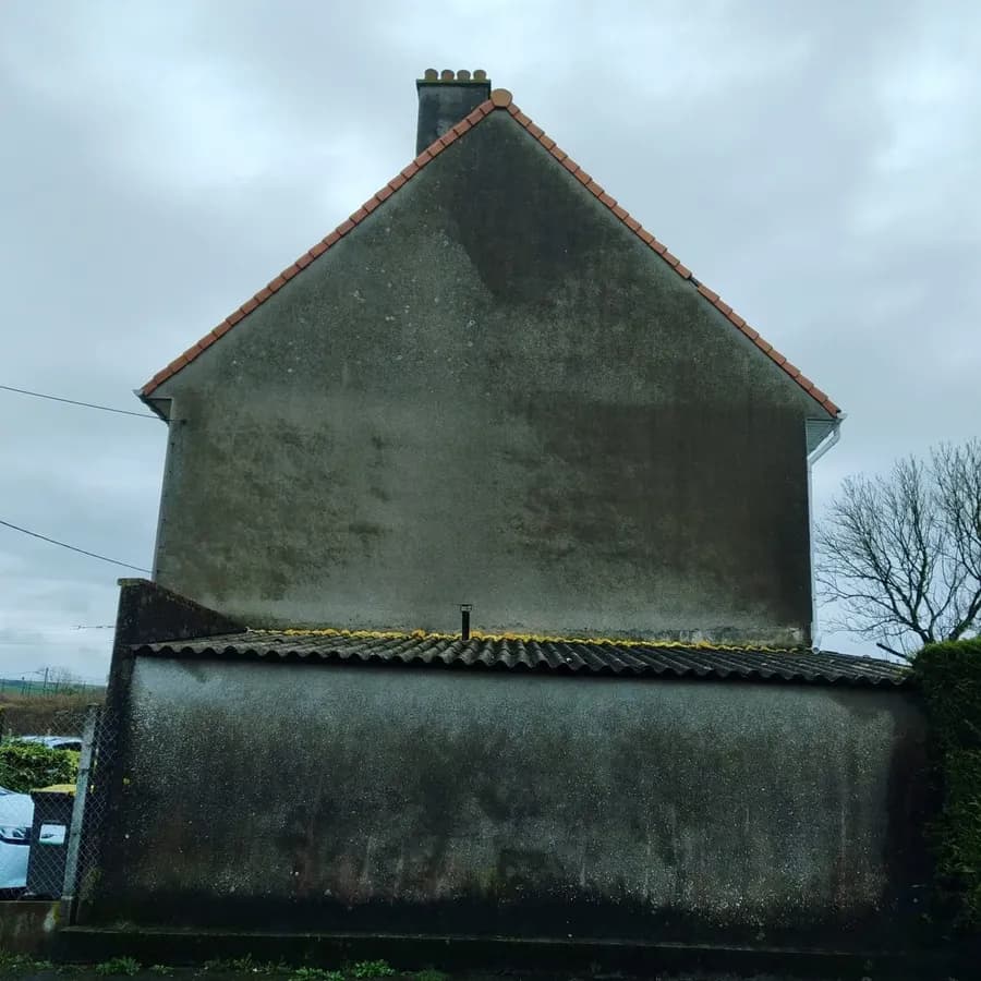 Pignon noirci et façade encrassée avant ravalement — ETS Louis Couvreur